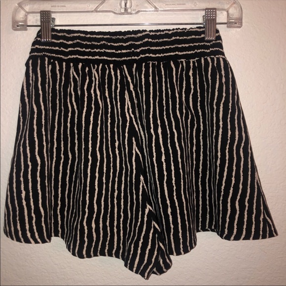 UO Silence + Noise Striped Shorts - Picture 5 of 5